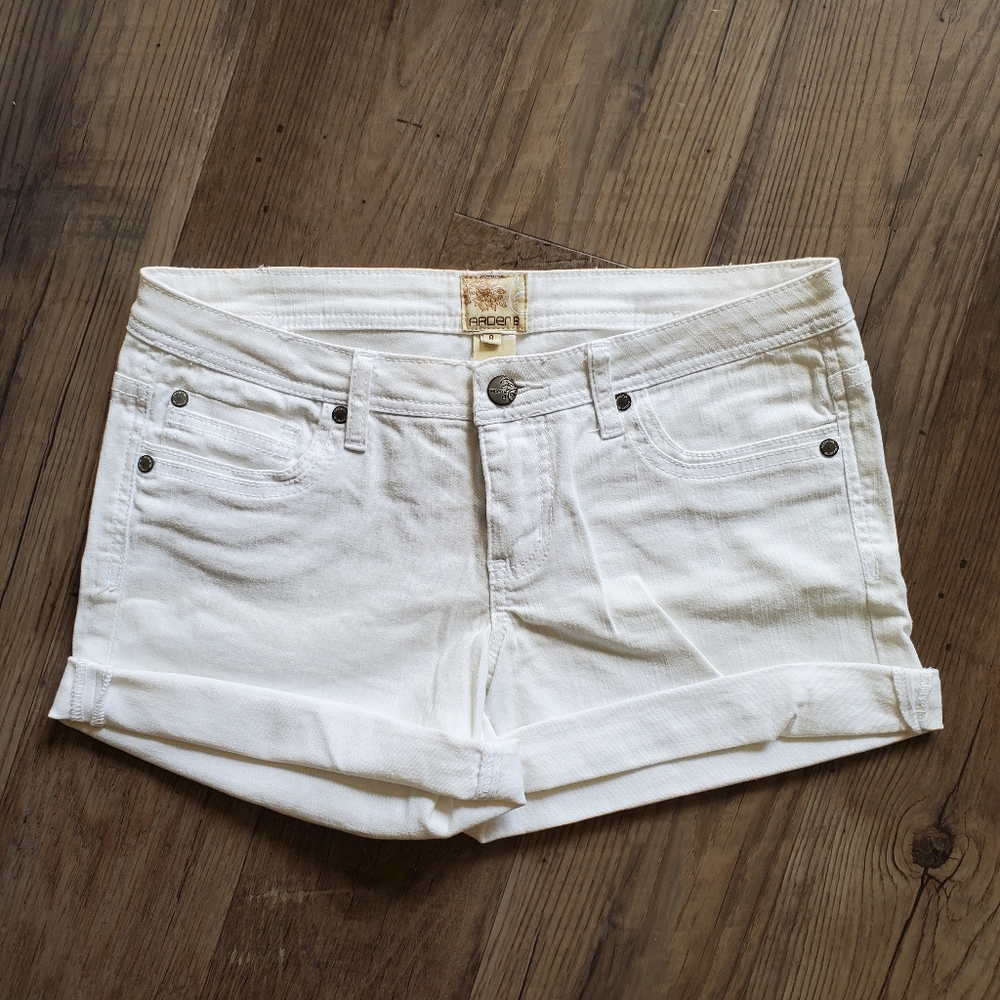 Arden B. White Shorts with Cuffs, Size: 8
